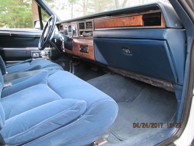 1986 Lincoln Town Car Signature Sedan 4-Door - photo 11