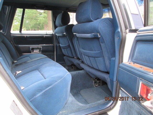 1986 Lincoln Town Car Signature Sedan 4-Door - photo 12