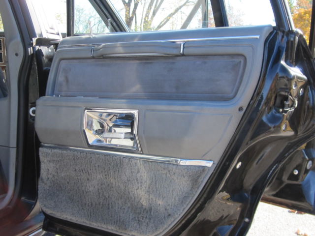 1986 Lincoln Town Car Signature Sedan 4-Door - photo 10