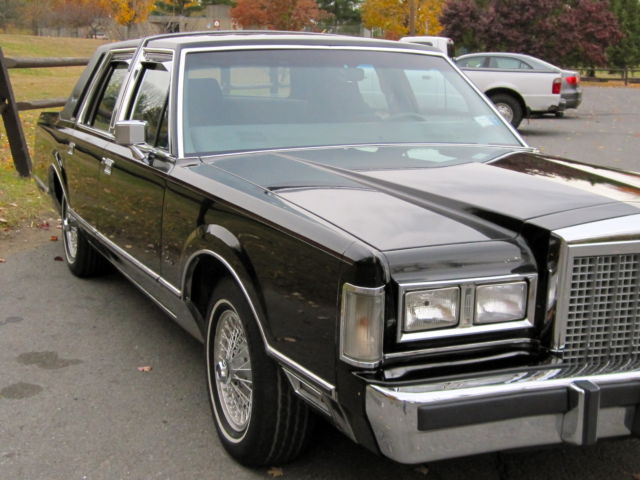1986 Lincoln Town Car Signature Sedan 4-Door - photo 2