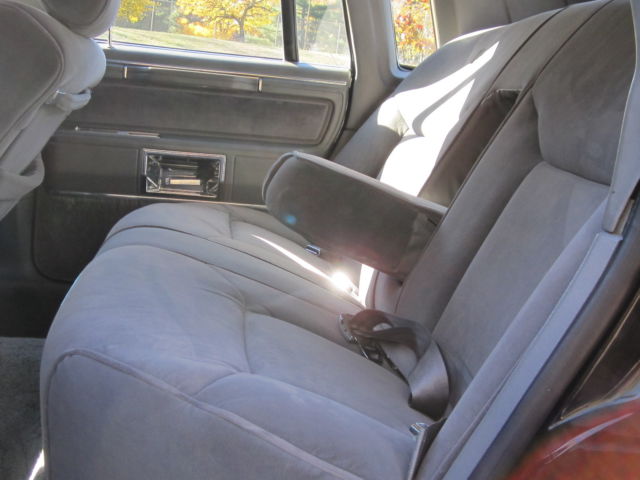 1986 Lincoln Town Car Signature Sedan 4-Door - photo 7