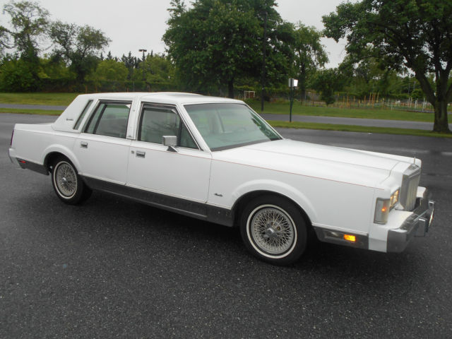 1986 Lincoln Town Car Signature Series - photo 10
