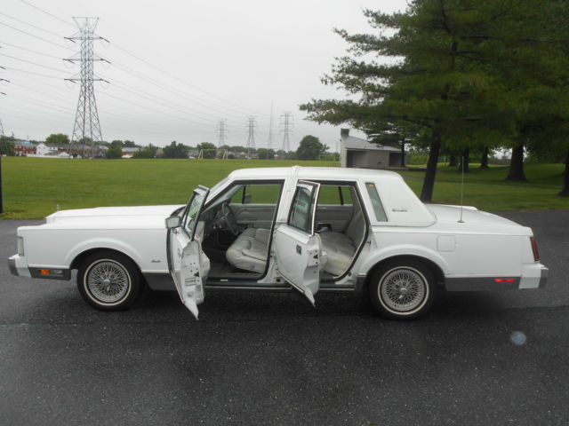 1986 Lincoln Town Car Signature Series - photo 12
