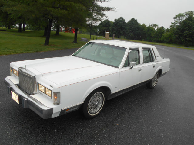 1986 Lincoln Town Car Signature Series - photo 2