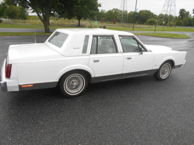 1986 Lincoln Town Car Signature Series - photo 3