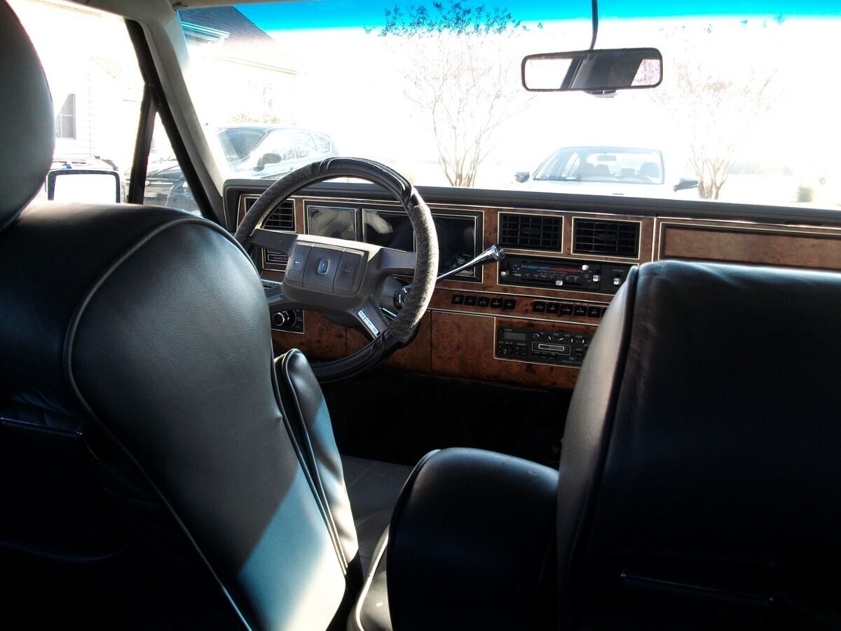 1986 Lincoln Town Car - photo 11