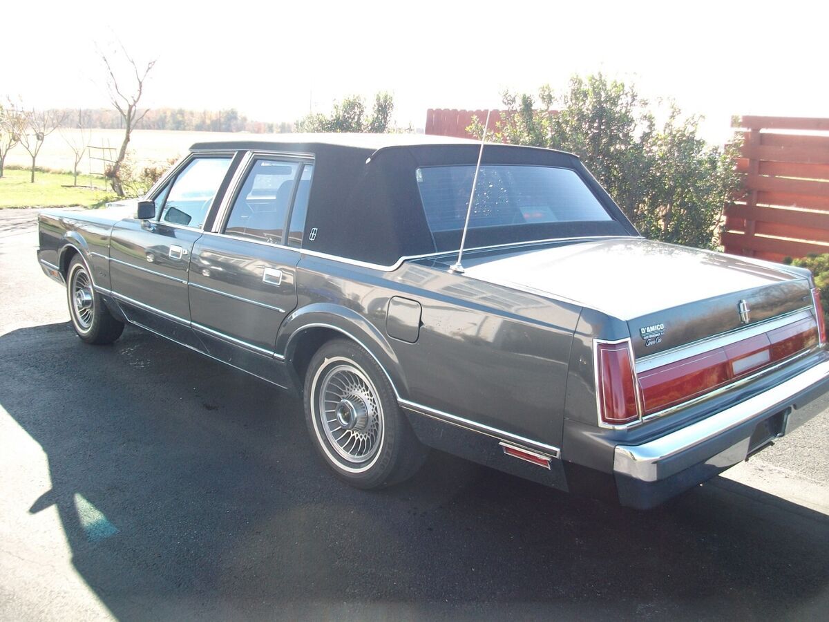 1986 Lincoln Town Car - photo 2