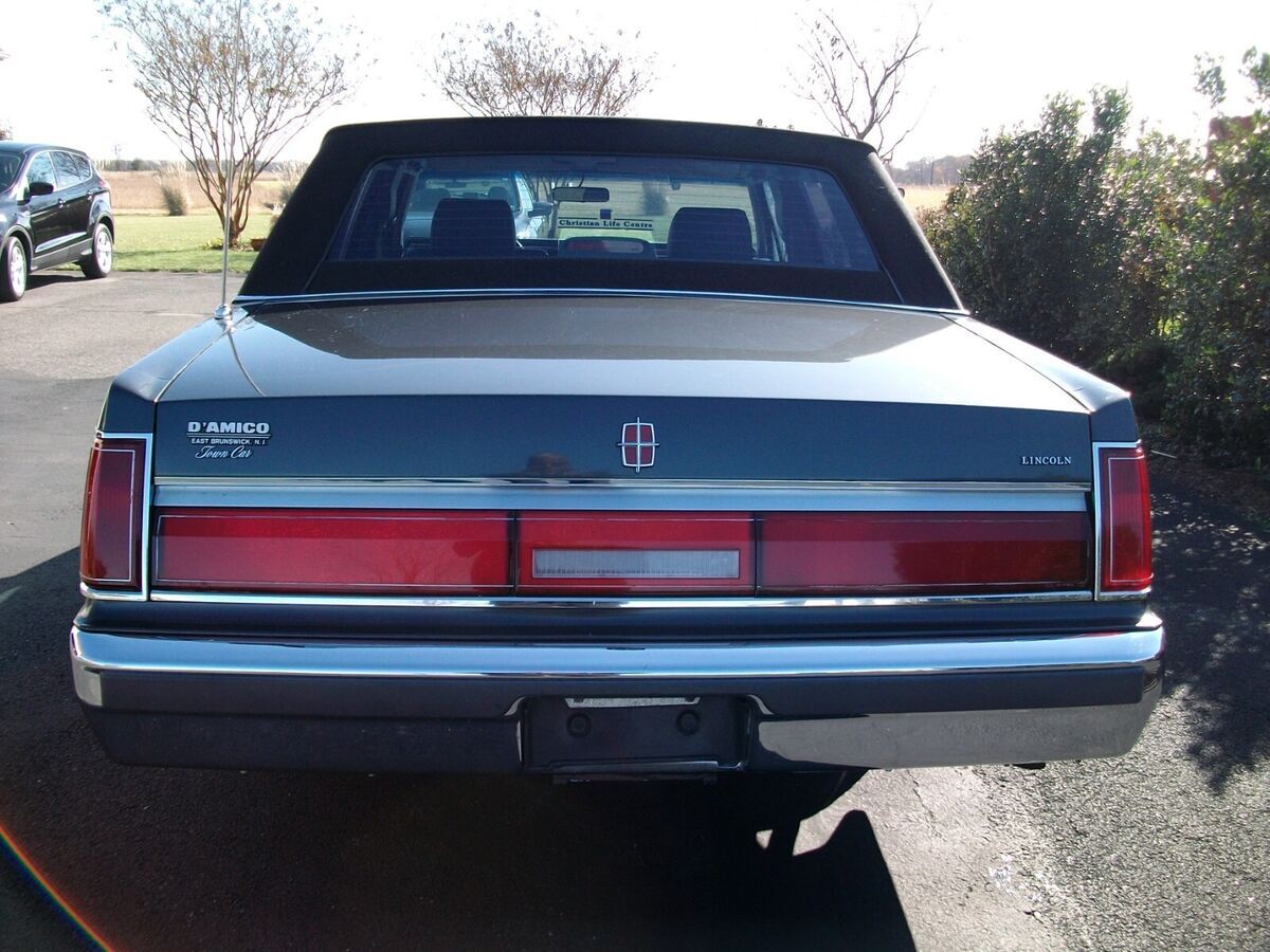 1986 Lincoln Town Car - photo 3