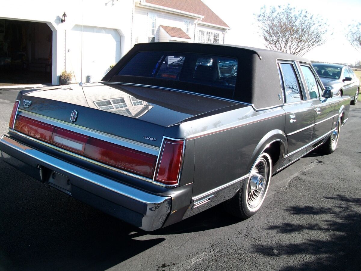 1986 Lincoln Town Car - photo 4