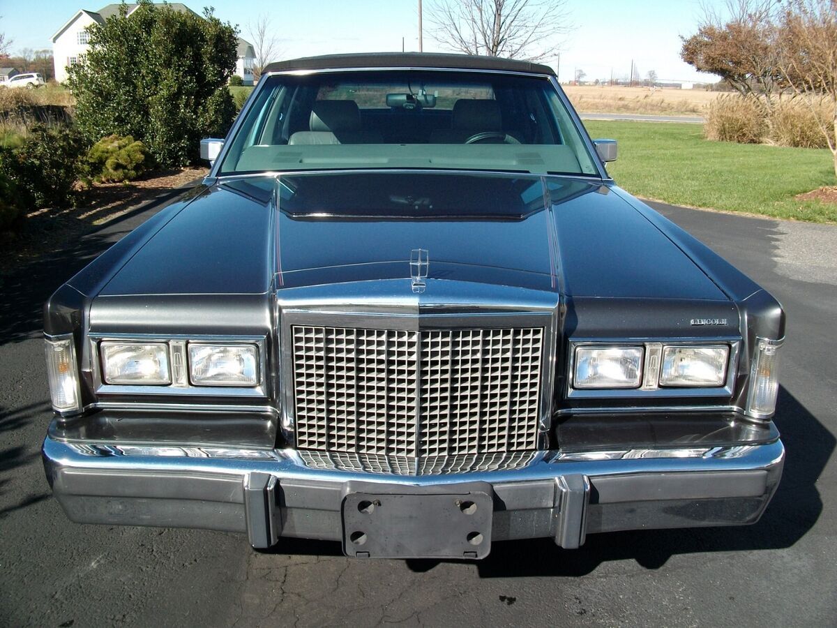 1986 Lincoln Town Car - photo 6