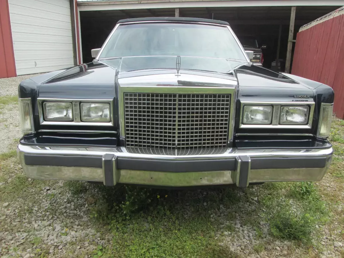 1986 Lincoln Town Car Signature Series 45,000 On Engine Carriage Top Sunroof 1986 Lincoln Town Car