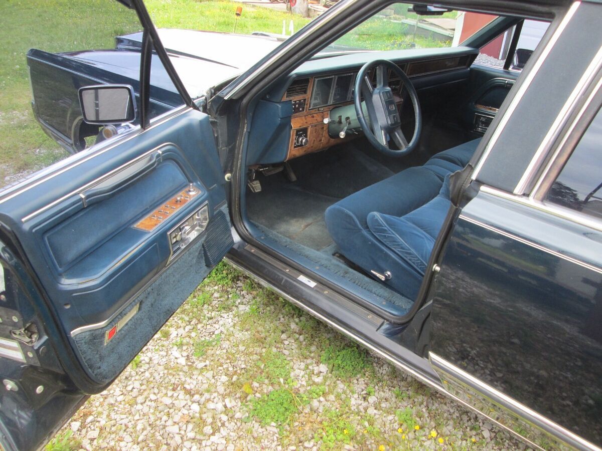 1986 Lincoln Town Car - photo 11