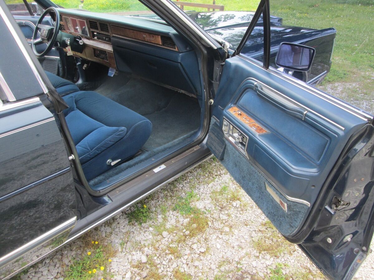 1986 Lincoln Town Car - photo 12