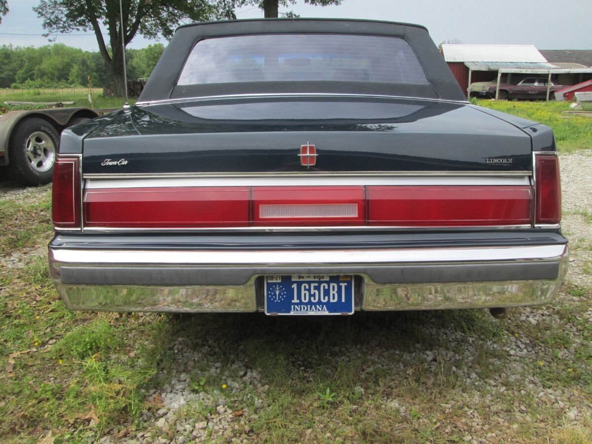 1986 Lincoln Town Car - photo 2