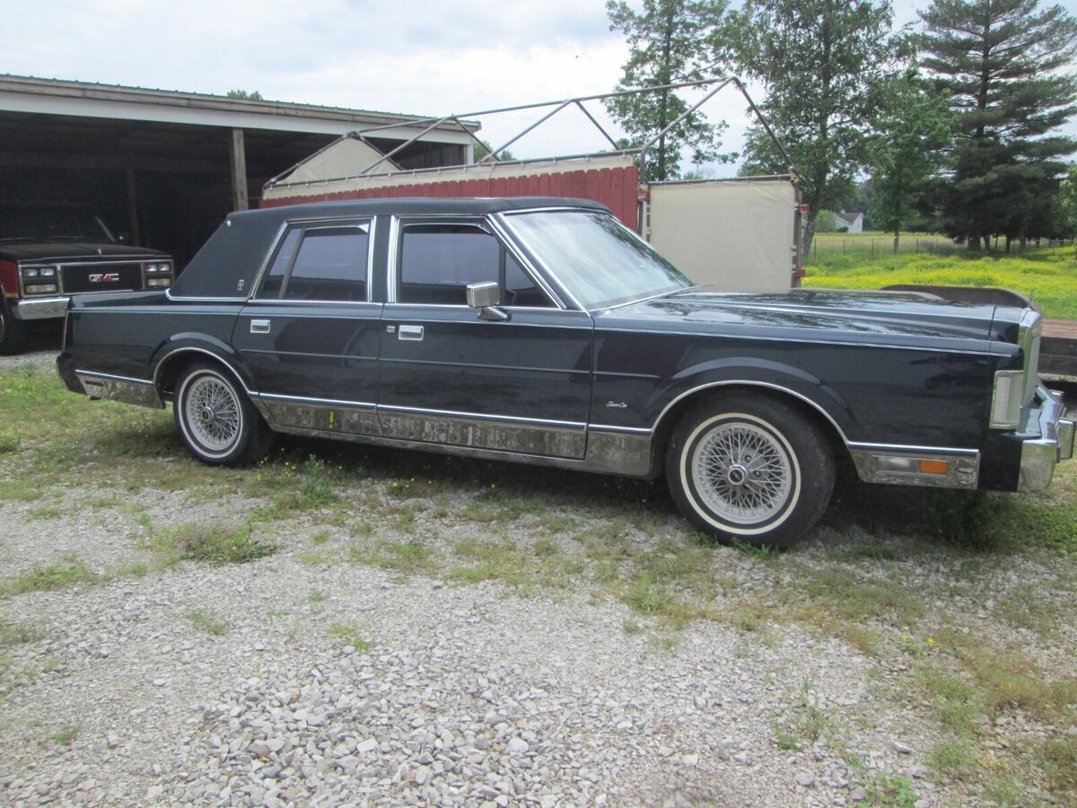1986 Lincoln Town Car - photo 4