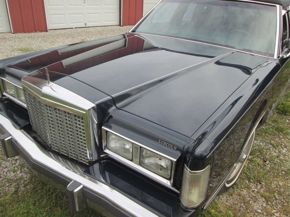 1986 Lincoln Town Car - photo 9