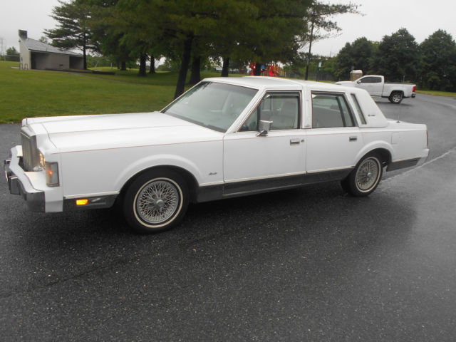 1986 Lincoln Town Car Signature Series - photo 5