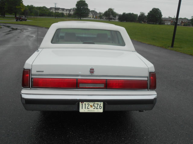 1986 Lincoln Town Car Signature Series - photo 7