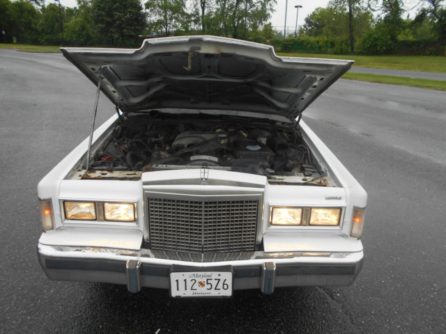 1986 Lincoln Town Car Signature Series - photo 8