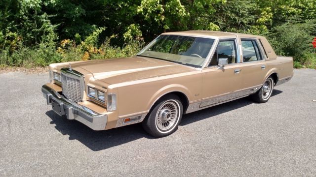 1986 LINCOLN TOWN CAR SIGNATURE SERIES CLEAN EXCELLENT CAR 84K 1986 Lincoln Town Car