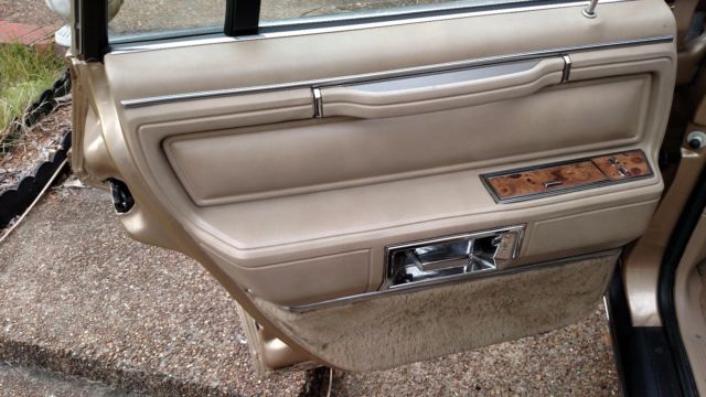 1986 Lincoln Town Car - photo 10