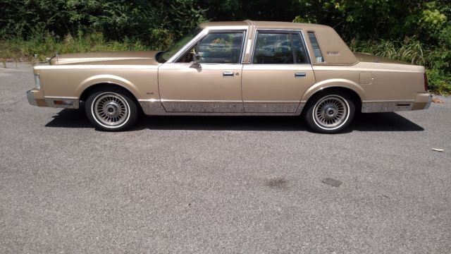1986 Lincoln Town Car - photo 2