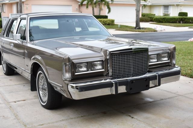 1986 Lincoln Town Car Signature Series Low 27,828 Mileage. 1986 Lincoln Town Car Signature Series