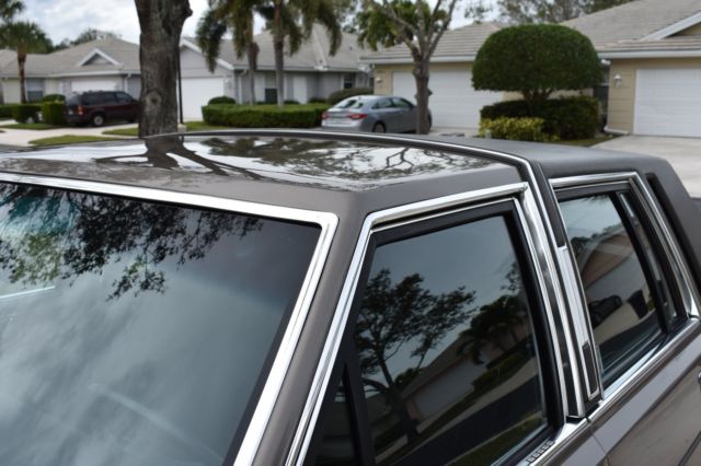 1986 Lincoln Town Car Signature Series - photo 10