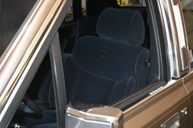 1986 Lincoln Town Car Signature Series - photo 12
