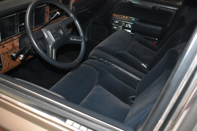 1986 Lincoln Town Car Signature Series - photo 13