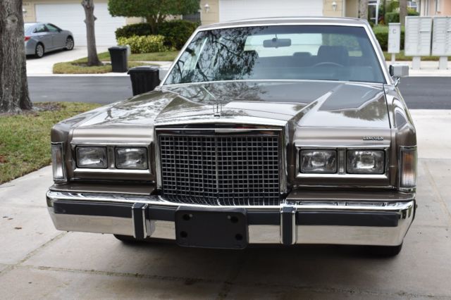 1986 Lincoln Town Car Signature Series - photo 2