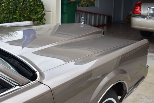 1986 Lincoln Town Car Signature Series - photo 3
