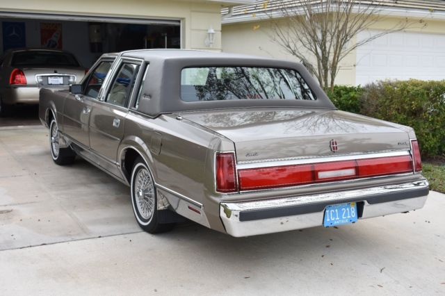 1986 Lincoln Town Car Signature Series - photo 6