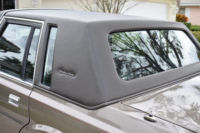 1986 Lincoln Town Car Signature Series - photo 7