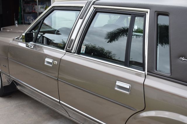 1986 Lincoln Town Car Signature Series - photo 8