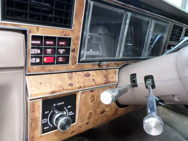 1986 Lincoln Town Car signature series - photo 13
