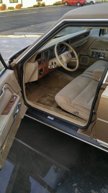 1986 Lincoln Town Car - photo 11