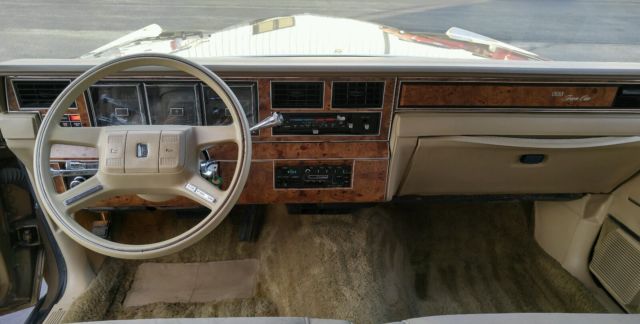 1986 Lincoln Town Car - photo 13