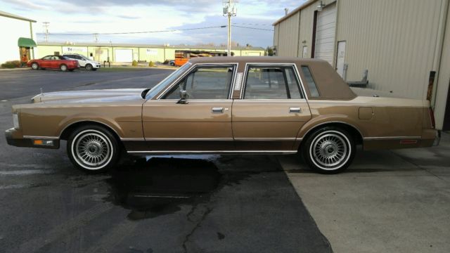 1986 Lincoln Town Car - photo 5