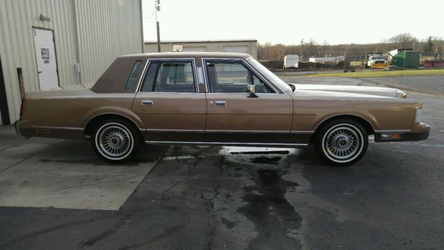 1986 Lincoln Town Car - photo 6