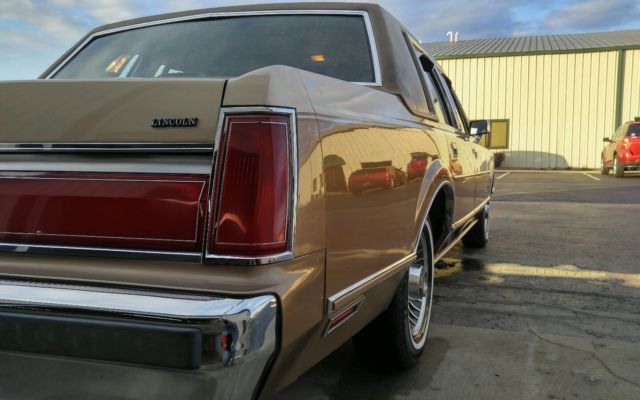 1986 Lincoln Town Car - photo 8