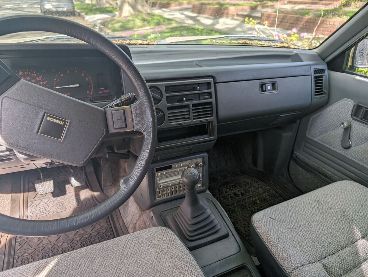 1986 Mazda B-Series Pickups - photo 2