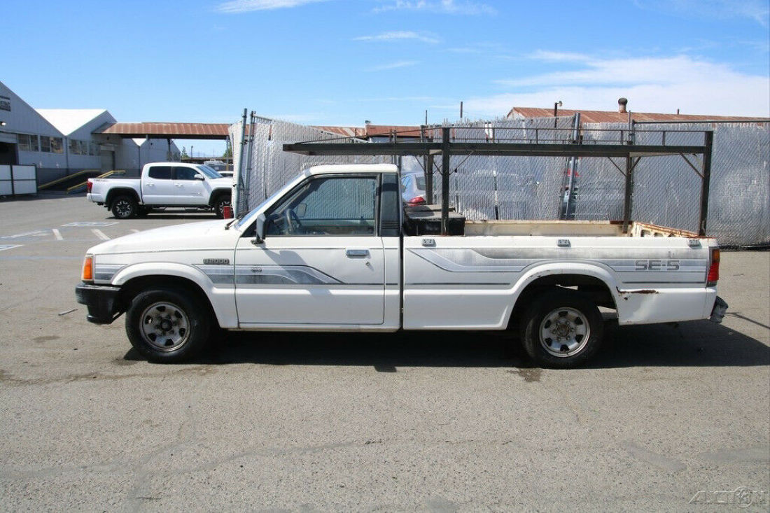 1986 Mazda B-Series Pickups B2000 SE5 - photo 4