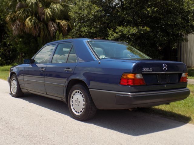 1986 Mercedes-Benz 300-Series 300 e - photo 10