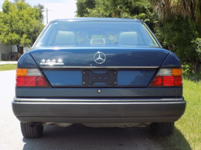 1986 Mercedes-Benz 300-Series 300 e - photo 11