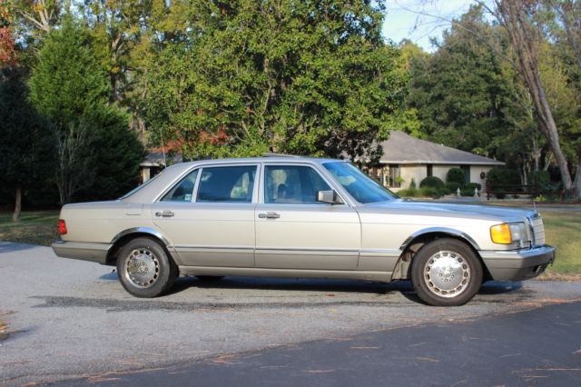 1986 Mercedes 300 SDL 1986 Mercedes-Benz 300-Series SDL