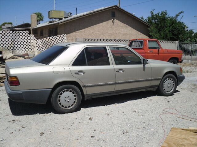 1986 Mercedes 300E for resotoration or parts. 1986 Mercedes-Benz 300-Series E series