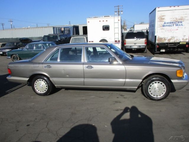 1986 Mercedes-Benz 400-Series 4 Dr - photo 4