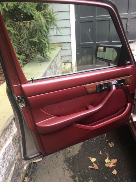 1986 Mercedes-Benz 400-Series Red - photo 9
