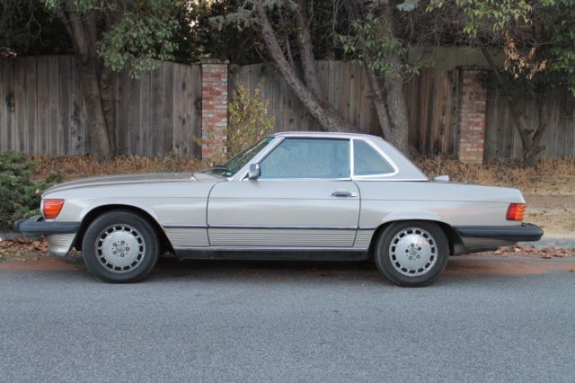 1986 Mercedes 560 SL Champagne Metallic, Brown Leather Interior - No Accidents 1986 Mercedes-Benz SL-Class 560SL